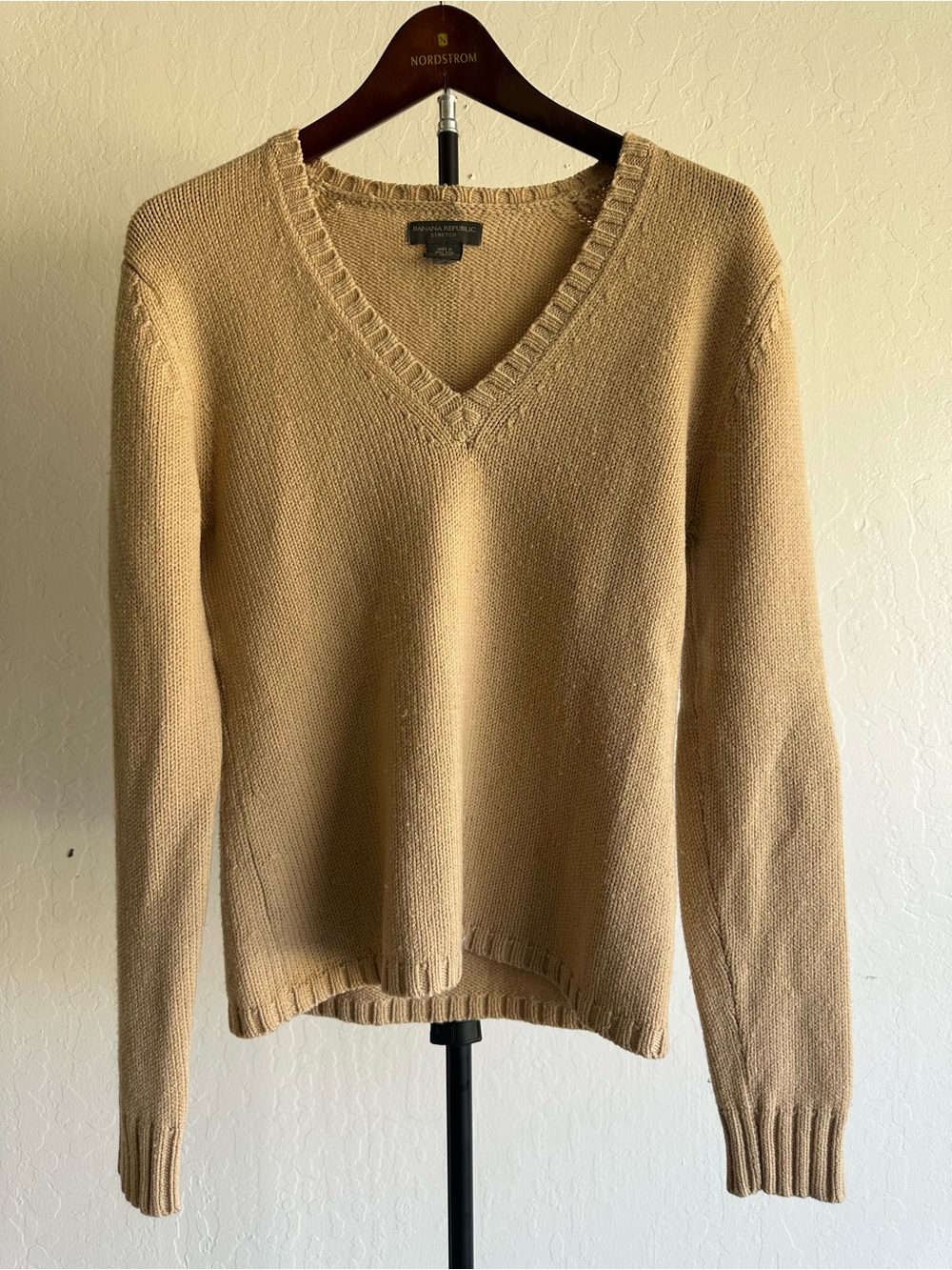 Banana Republic V-Neck Sweater in Light Camel